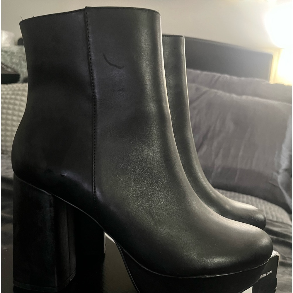 STEVE MADDEN(BRAND NEW!!!!) NEVER WORN!!!!